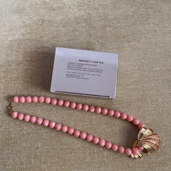 VINTAGE (1990) AVON DRAPED ELEGANCE CONVERTIBLE NECKLACE (CORAL) - Picture 3 of 4